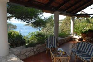 Fotografia z galérie ubytovania Seaside luxury villa with a swimming pool Bobovisca na Moru, Brac - 14405 v destinácii Milna