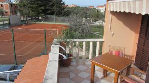 Balkón alebo terasa v ubytovaní Apartments by the sea Sukosan, Zadar - 14406