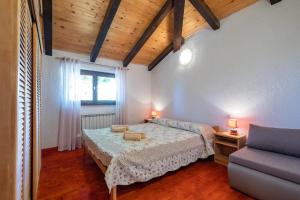 Postel nebo postele na pokoji v ubytování Family friendly house with a swimming pool Sveti Lovrec, Central Istria - Sredisnja Istra - 14432