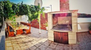 Ein Patio oder anderer Außenbereich in der Unterkunft Apartment Povlja 14399c