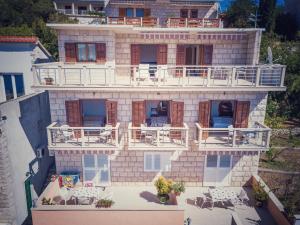 Ein Balkon oder eine Terrasse in der Unterkunft Apartment Povlja 14399c