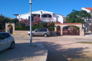 Fotografia z galérie ubytovania Apartments by the sea Kustici, Pag - 14522 v destinácii Zubovići