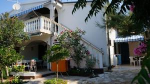 Fotografia z galérie ubytovania Apartments by the sea Kustici, Pag - 14522 v destinácii Zubovići