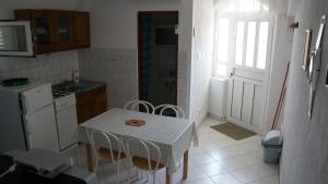 Fotografia z galérie ubytovania Apartments by the sea Kustici, Pag - 14522 v destinácii Zubovići