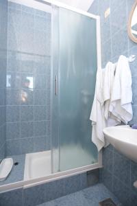 Et badeværelse på Apartment Slatine 14541a