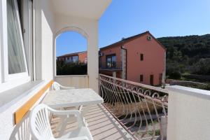 En balkon eller terrasse på Apartment Slatine 14541a