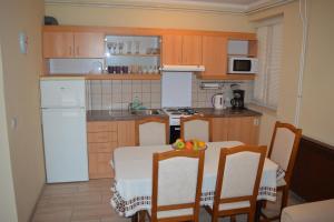 Kuchyňa alebo kuchynka v ubytovaní Apartments with a parking space Punat, Krk - 16307
