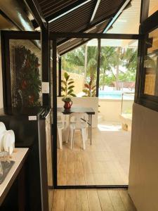Bazén v ubytování Beach getaway Studio Villa in Lobo nebo v jeho okolí