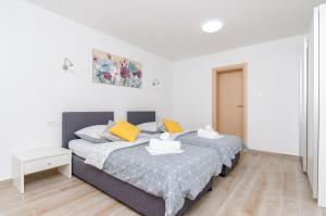 Fotografie z fotogalerie ubytování Apartments with WiFi Split - 16382 ve Splitu