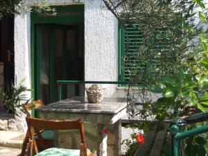 Vonkajšia záhrada v ubytovaní Apartments by the sea Cove Mikulina Luka, Korcula - 16397