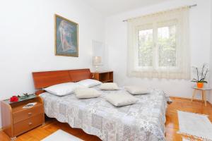 Posteľ alebo postele v izbe v ubytovaní Apartments with WiFi Split - 16420