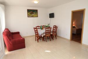 Fotografie z fotogalerie ubytování Apartments with a parking space Vinisce, Trogir - 16439 v destinaci Vinišće