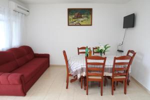 Fotografie z fotogalerie ubytování Apartments with a parking space Vinisce, Trogir - 16439 v destinaci Vinišće
