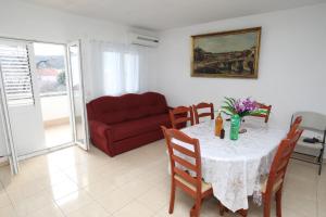 Fotografie z fotogalerie ubytování Apartments with a parking space Vinisce, Trogir - 16439 v destinaci Vinišće