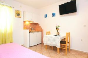 Fotografia z galérie ubytovania Studio Makarska 16450f v destinácii Makarska