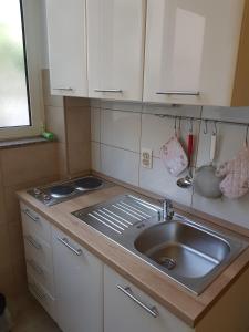 Kuchyň nebo kuchyňský kout v ubytování Apartments with parking spaces Makarska - 16521