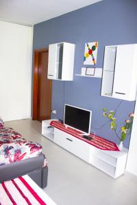 a bedroom with a desk with a laptop on it at Apartments with a parking space Sutomiscica, Ugljan - 16524 in Preko