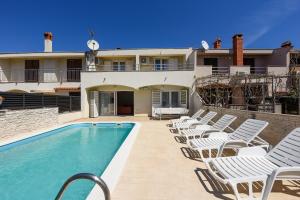 Fotografia z galérie ubytovania Family friendly apartments with a swimming pool Zadar - Diklo, Zadar - 16493 v destinácii Zadar