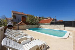 Fotografia z galérie ubytovania Family friendly apartments with a swimming pool Zadar - Diklo, Zadar - 16493 v destinácii Zadar + 17 fotografií