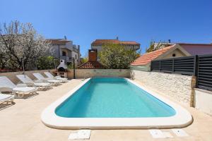 Fotografia z galérie ubytovania Family friendly apartments with a swimming pool Zadar - Diklo, Zadar - 16493 v destinácii Zadar