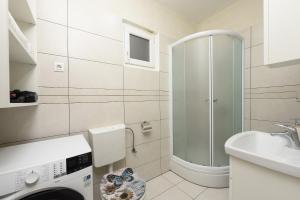 Fotografia z galérie ubytovania Family friendly apartments with a swimming pool Zadar - Diklo, Zadar - 16493 v destinácii Zadar