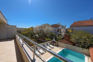 Fotografia z galérie ubytovania Family friendly apartments with a swimming pool Zadar - Diklo, Zadar - 16493 v destinácii Zadar