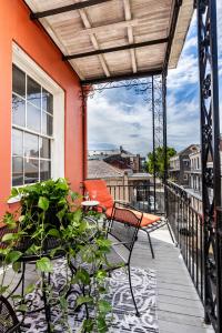 a balcony with chairs and a view of a city at Saint Philip Residence in New Orleans