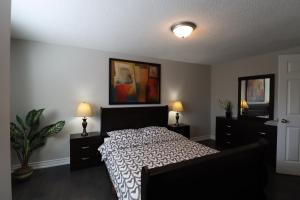 Krevet ili kreveti u jedinici u objektu 3-bedroom Home in Mississauga