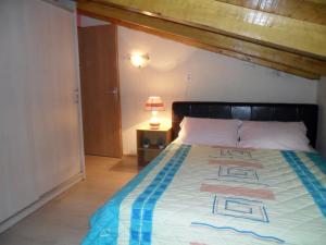 Zdjęcie z galerii obiektu Apartments by the sea Omisalj, Krk - 16512 w mieście Omišalj