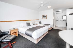 Voodi või voodid majutusasutuse Palms Motel toas +22 fotot