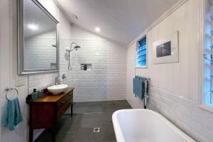 Et badeværelse på Addisons Baroon Pkt + 33 billeder