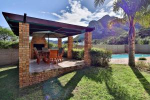 Piscina de la sau aproape de Milkwood Lodge