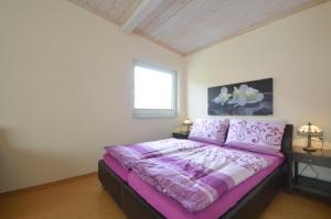 Un pat sau paturi într-o cameră la Chalet Yulia