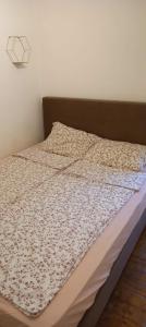 Кровать или кровати в номере Norina's House