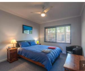 Ένα ή περισσότερα κρεβάτια σε δωμάτιο στο The Ningaloo breeze villa 2