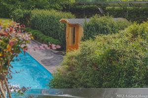 Bazén v ubytování SILVA Guest House - dom wczasowy, tenis, basen, balia i sauna nebo v jeho okolí