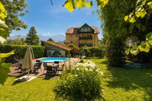 Bazén v ubytování Riedz Apartments Innsbruck- Zentrales Apartmenthaus mit grüner Oase nebo v jeho okolí