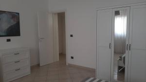a white room with a dresser and a mirror at Casa Nino in Roseto degli Abruzzi