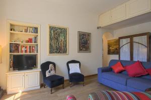A seating area at La Casa dell'Artista