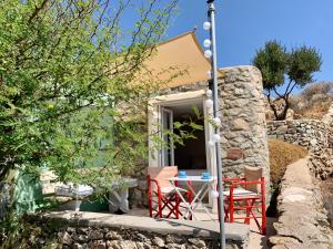 a small house with two chairs and a table at Mykonos Love Nest in Ano Mera