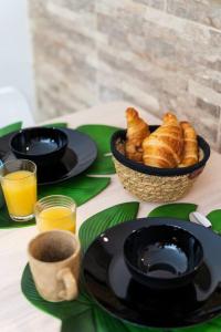 Frühstücksoptionen für Gäste der Unterkunft Le Clos Paisible - Pôle Universitaire Paris-Saclay