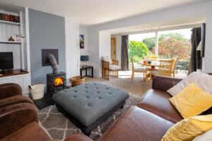 a living room with a couch and a fireplace at Langdale Retreat in Chapel Stile