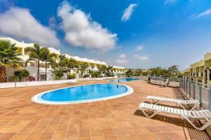 Bazén v ubytování Tenerifeopenhome Townhouse Oasis Fañabe 40 nebo v jeho okolí