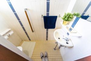 岬町にあるMisaki no OKA 185のバスルーム(洗面台、トイレ付)