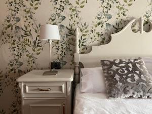 A bed or beds in a room at La Minilla Suite