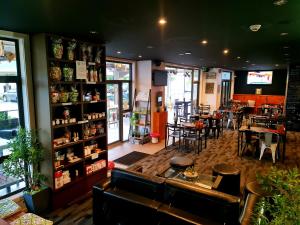 Restavracija oz. druge možnosti za prehrano v nastanitvi Qure Restaurant and Apartments Canberra Bruce