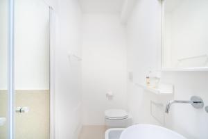 A bathroom at Terrazza Sella Del Diavolo - Vista Mare - WiFi AC