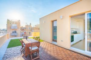 A balcony or terrace at Terrazza Sella Del Diavolo - Vista Mare - WiFi AC