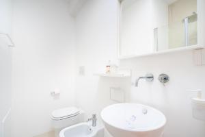 A bathroom at Terrazza Sella Del Diavolo - Vista Mare - WiFi AC