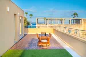A balcony or terrace at Terrazza Sella Del Diavolo - Vista Mare - WiFi AC